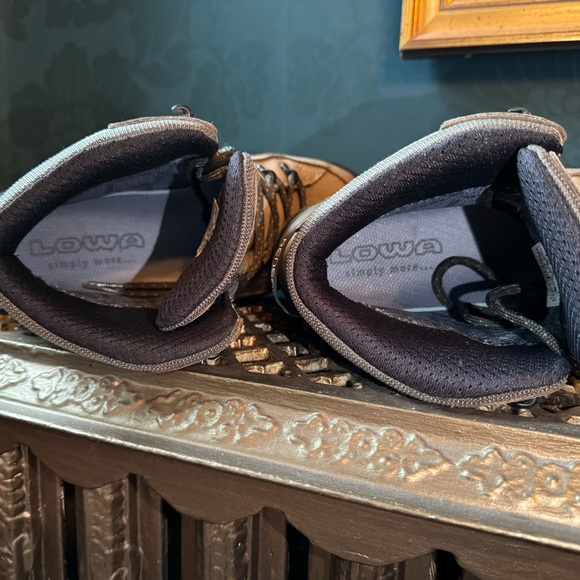 Lowa Renegade GTX women’s size 9 Mid Hiking Boot - Picture 4 of 6